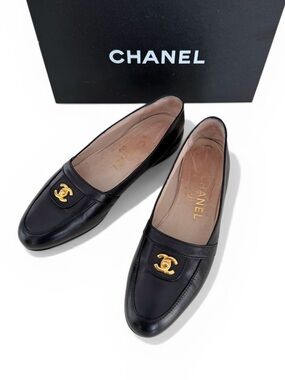 CHANEL CC TURNLOCK Logo Black Leather Loafers | EU 37 | Rare | 24K Gold Plated